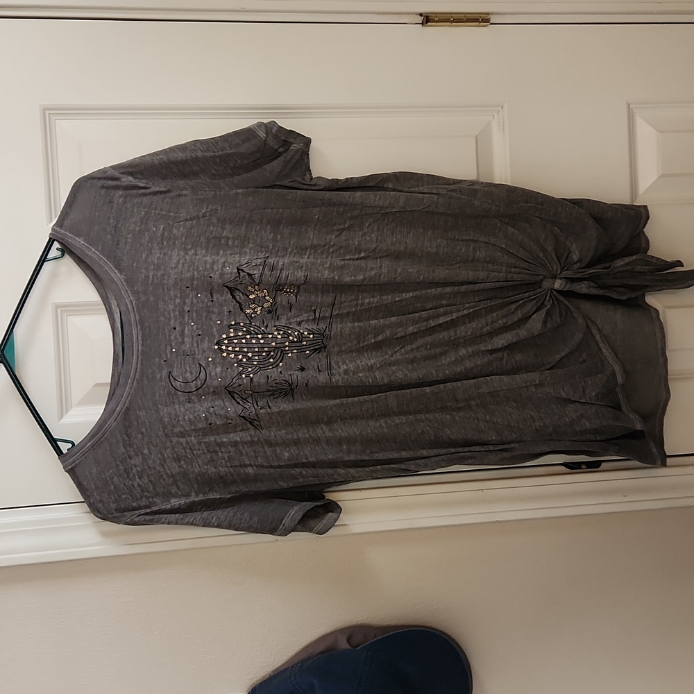 Torrid size 2 grey tie top tee